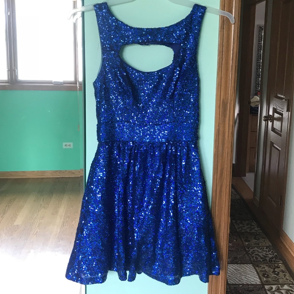 Windsor blue sequins keyhole dress size 7/8